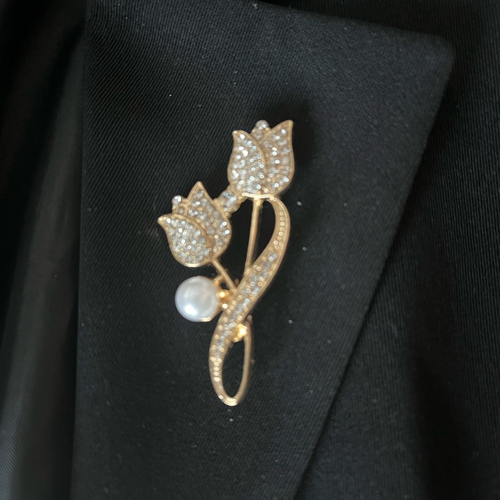 Fashion Trend 2024-2025.  Flower Brooch
